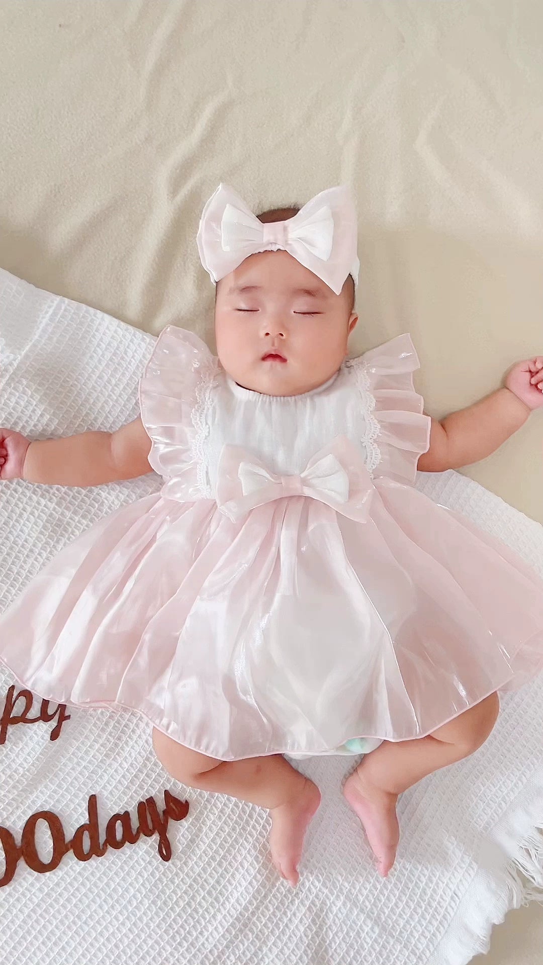 Amazing Baby princess dress   luxuriously tailored
